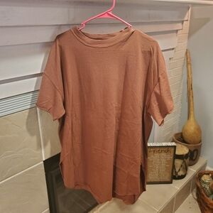 Pebby Forevee Pebby Basics Side Slit T Womens XL. Rust Colorway.
